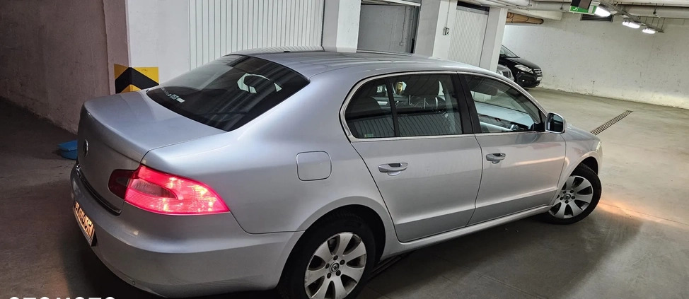 Skoda Superb cena 29900 przebieg: 308000, rok produkcji 2013 z Wrocław małe 172